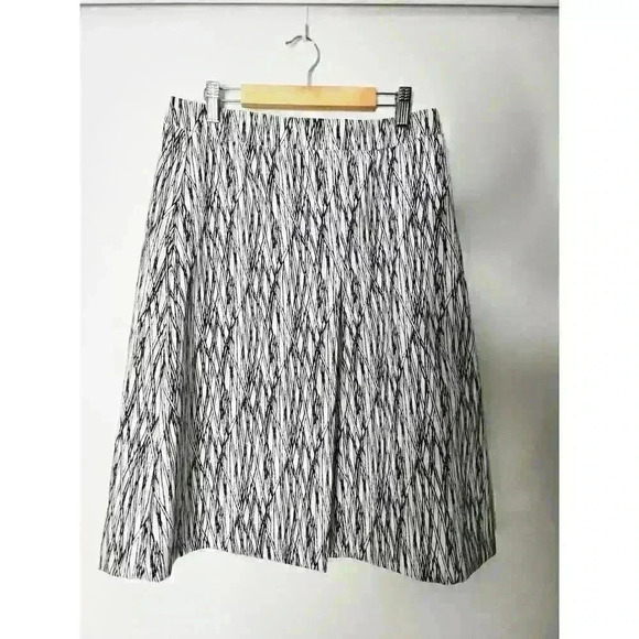 Vince Camuto Black and White Abstract Print A-Line Womens Skirt Size 2 Luxury - Picture 2 of 3